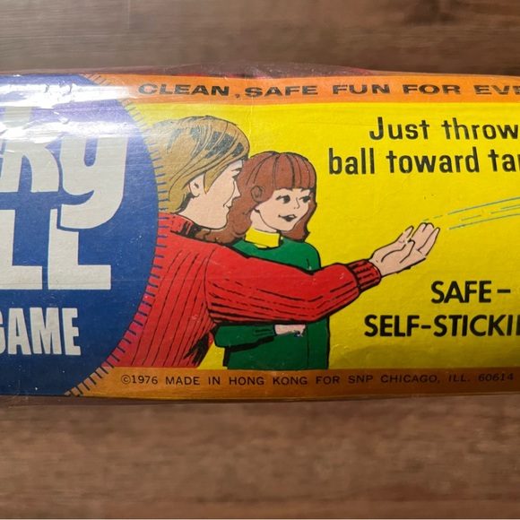 Vintage 1976 Sticky Ball Target Game SNP Chicago Velcro Safe Darts Party Game - Picture 3 of 6